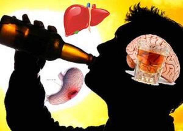 <center><em>Uống nhiều rượu có thể gây hại cho bạn về thể chất và tinh thần</em></center>